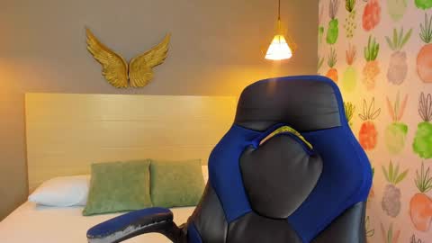 Snapshot of kitty_sweeety_ chatting on October 22, 12:51 pm K I T T Y online show from October 22, 12:51 pm