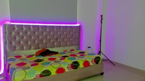 kitty_violet11 online show from March 31, 9:15 pm