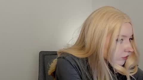 kittydollstella online show from December 20, 4:36 pm