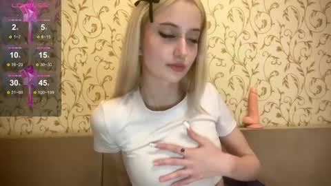 kittywithu online show from October 22, 5:36 pm