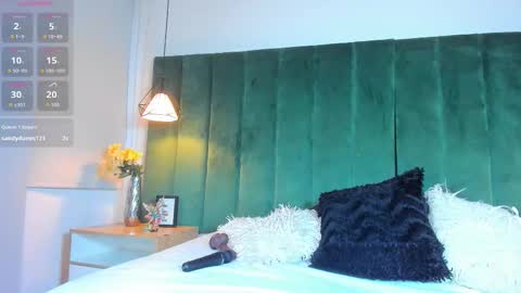 Snapshot of kittyy_milk chatting on October 16, 9:35 pm K I T T Y Y online show from October 16, 9:35 pm