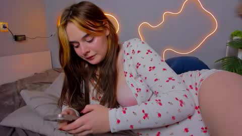 Snapshot of kittyy_rinna chatting on October 2, 1:37 am Rina online show from October 2, 1:37 am