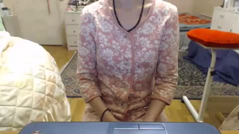 KiuminBerry online show from November 26, 5:42 pm