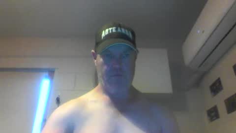 kiwiguy19773 online show from December 30, 5:37 am
