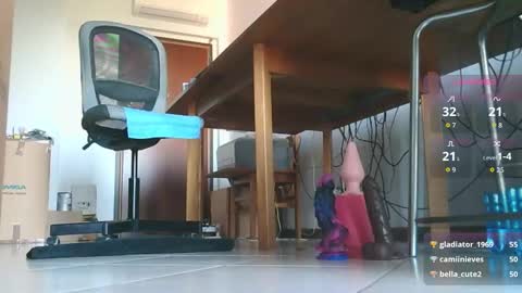 Snapshot of klaudiacd chatting on September 28, 7:28 am Klaudia online show from September 28, 7:28 am