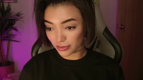 Snapshot of kleogold_1 chatting on October 24, 12:00 am Christina online show from October 24, 12:00 am