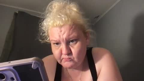 kmarie1196 online show from August 4, 4:58 pm