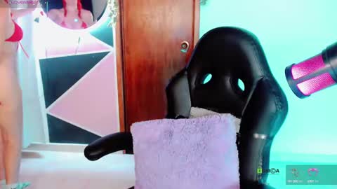 YINI online show from September 16, 2:35 am