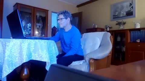 Snapshot of korek24hot chatting on January 4, 2:03 am Korek online show from January 4, 2:03 am