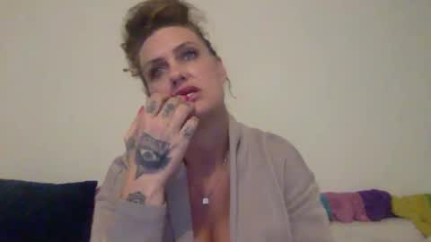 koyoteej online show from January 17, 7:16 pm