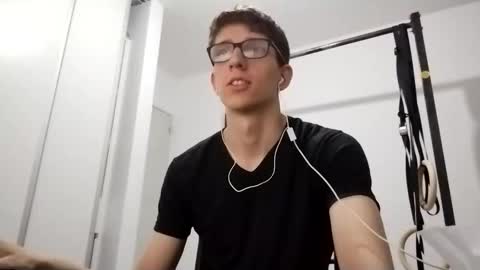 Facu online show from December 5, 1:38 am