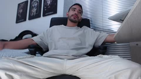 kratoswolf online show from April 5, 5:32 pm