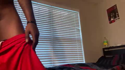 kreamiepie online show from April 1, 11:12 pm