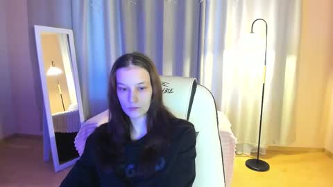 krisdoeil online show from February 3, 2:19 am