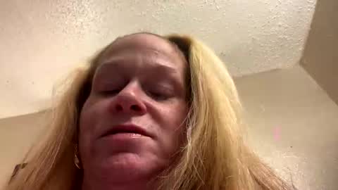 krismitch online show from April 27, 5:54 pm