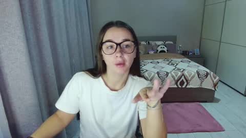 twitter    Annemarye 23 online show from September 15, 7:32 am