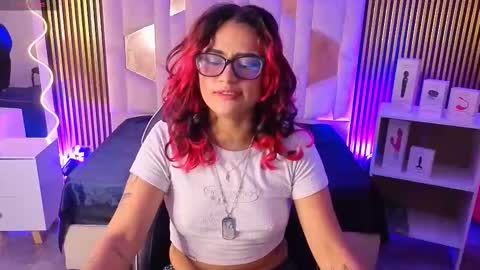 kristen_tay online show from March 5, 8:07 pm