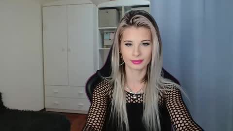 KristineAmore online show from October 20, 9:03 am