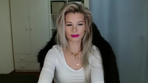 KristineAmore online show from November 6, 7:22 am