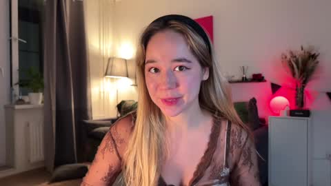Snapshot of kristyspiritedaway chatting on December 24, 6:50 pm Kristy Nip slip shady  Best model on CB  online show from December 24, 6:50 pm