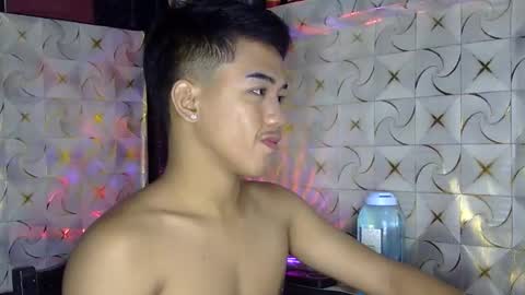 kritthanarkorn online show from April 13, 1:48 pm