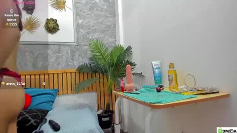 krystal online show from May 4, 8:48 pm
