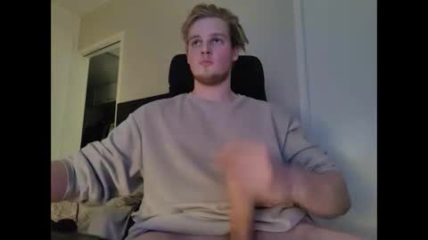 Snapshot of kuukkeli7 chatting on January 13, 7:10 pm kuukkeli7 online show from January 13, 7:10 pm