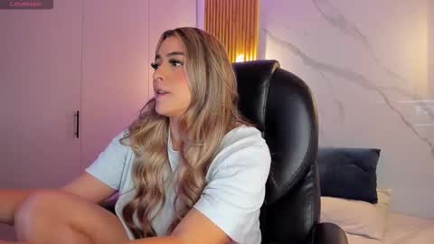  KYLIE  online show from December 18, 3:02 am