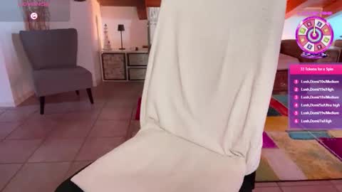 Kylie  online show from September 21, 1:04 pm