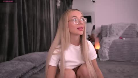 Kylie online show from October 20, 9:09 pm