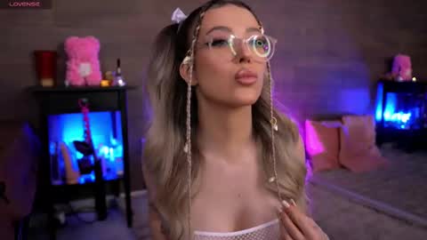 Kylie online show from March 4, 9:00 pm