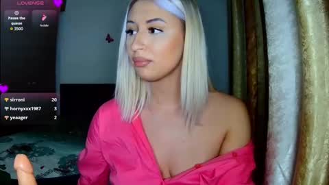 kylie online show from October 31, 12:44 am