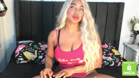 kylie white boobs online show from February 25, 7:27 pm