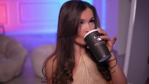 Kyssa online show from April 8, 7:06 pm