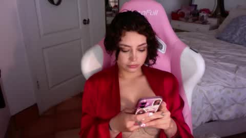 la_lechera_ online show from February 12, 6:00 pm