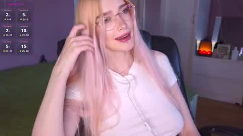 Evie online show from July 28, 2:24 pm