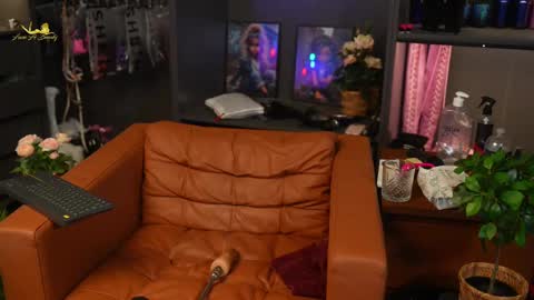 Latex Lacie online show from February 18, 8:47 pm