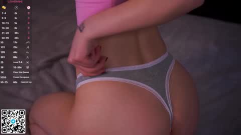 Esme online show from October 19, 7:13 am