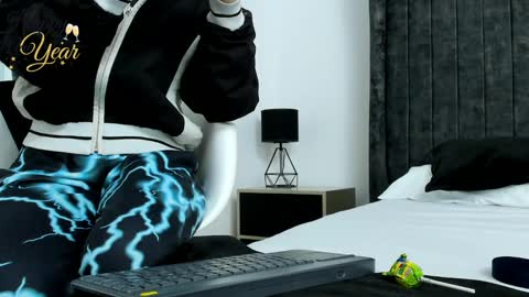 Snapshot of lady_godss chatting on December 30, 5:15 am Lady godss online show from December 30, 5:15 am