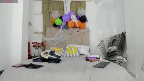 Snapshot of lady_miss___ chatting on October 21, 12:21 pm lady_miss___ online show from October 21, 12:21 pm