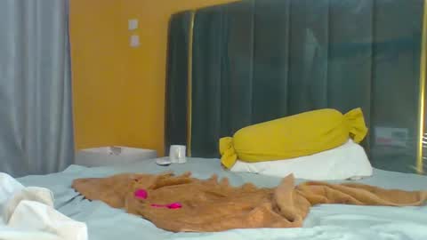 lindah32 online show from February 4, 12:03 am