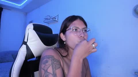  Lady  online show from November 22, 2:43 am