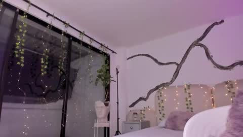 Lady  online show from November 12, 8:16 am