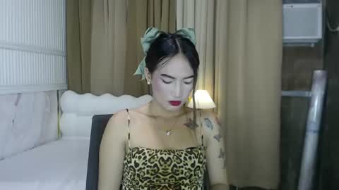ladytrans_bigcock online show from July 28, 10:02 am