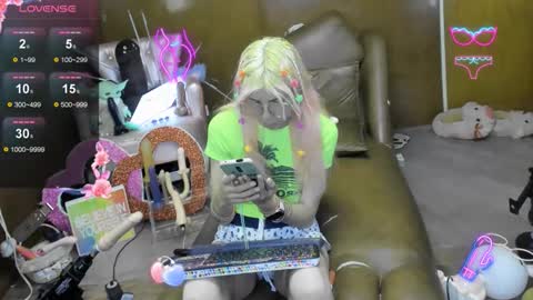 Skinnygirl online show from November 13, 2:03 am