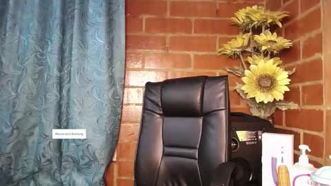 laia_hadid online show from November 28, 11:56 pm