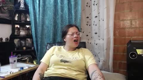 laia_hadid online show from December 23, 7:25 am