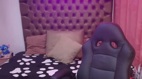 Camila online show from November 19, 4:45 am