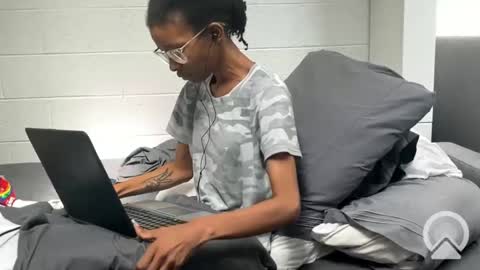 lalunevelvet online show from February 17, 7:23 pm