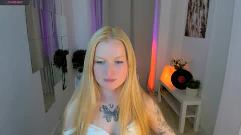 Laly online show from September 10, 4:52 pm